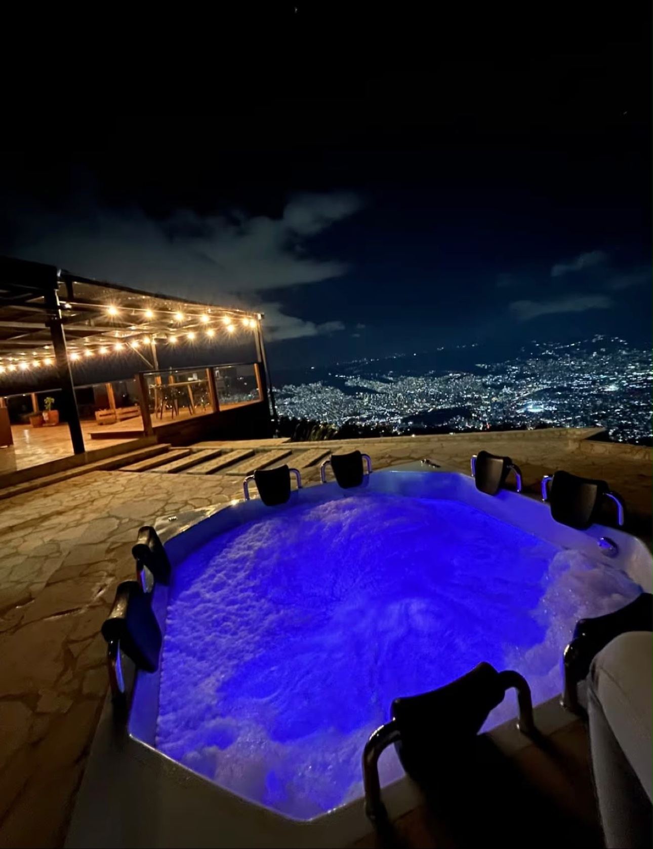 Jacuzzi overlooking Medellín at night