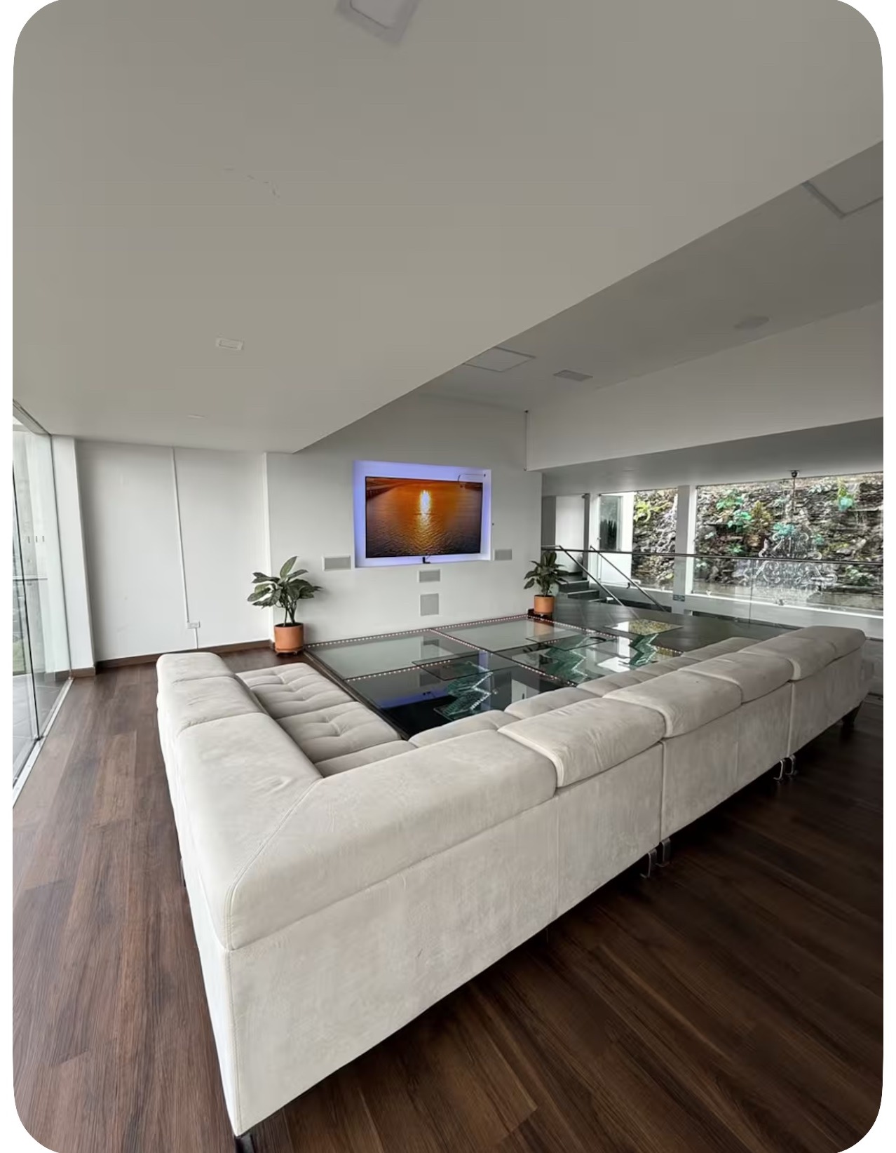 Colombia seven-bedroom glass villa with city views, gallery photo 2